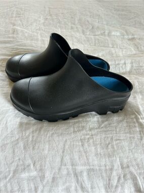 Chillbies Unisex Black Slip-On waterproof Clogs